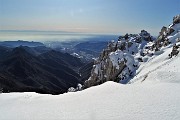 55 Vista sulla valle di Erve e verso la pianura con l'Adda lucente al sole